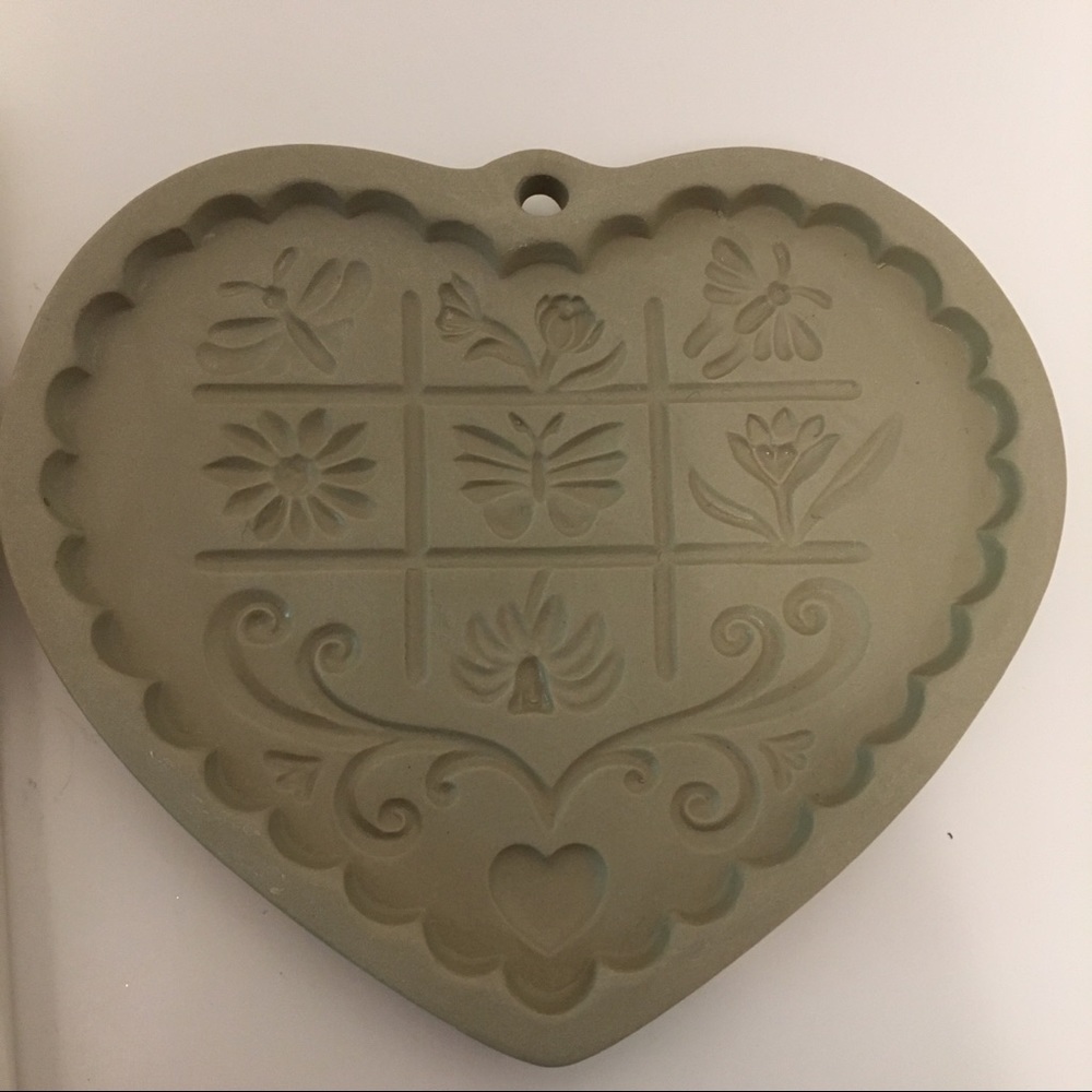 1996 Pampered Chef heart shaped Clay cookie mold